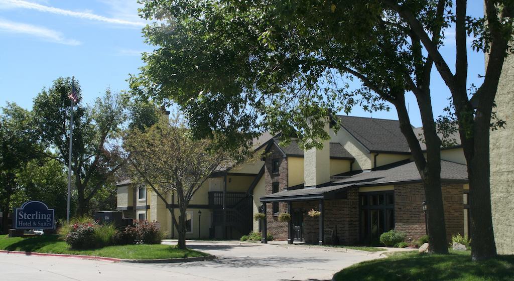 Sterling Hotel And Suites Clive Exterior foto